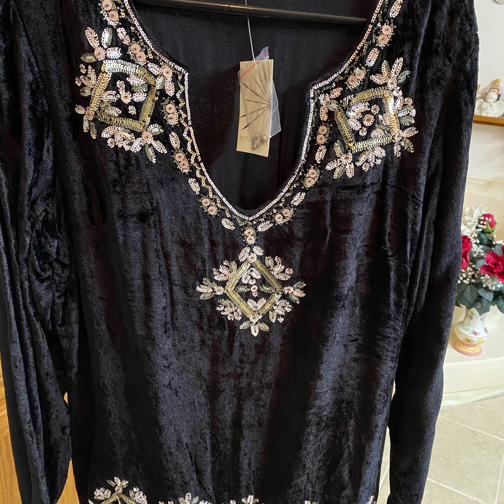 Gorgeous new with tags Boston Proper velvet black top.